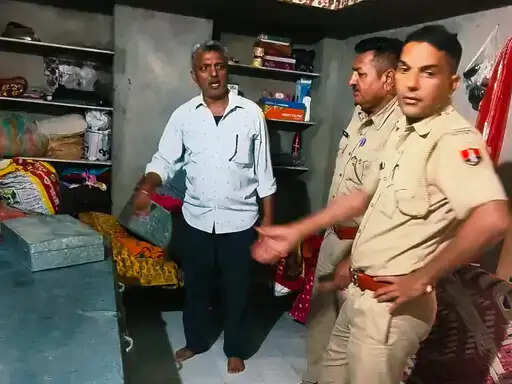 बावड़ी कस्बे में नकाबपोश चोर से भिड़ी महिला, हाथों में आई खरोंच