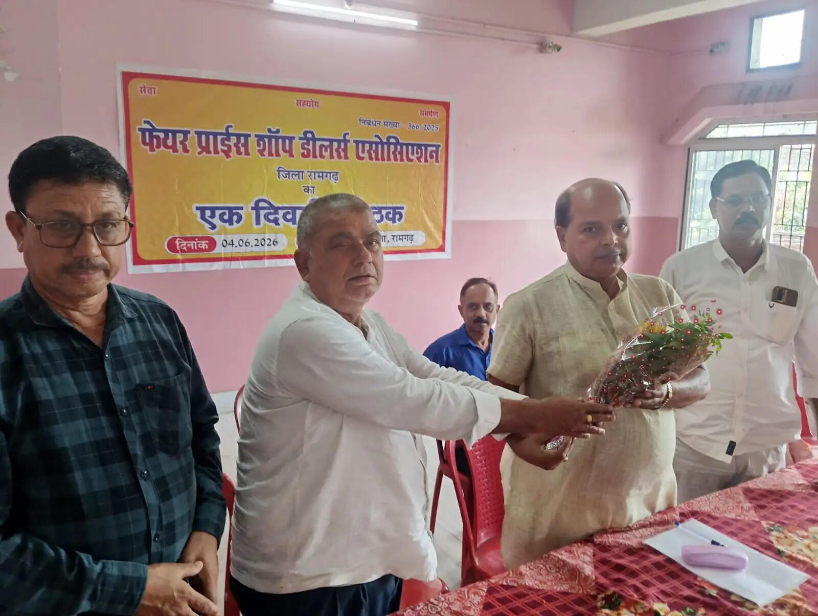 ग्रेन एटीएम लगने से पीडीएस दुकानदार बेरोजगार हो जाएगे : ज्ञानदेव