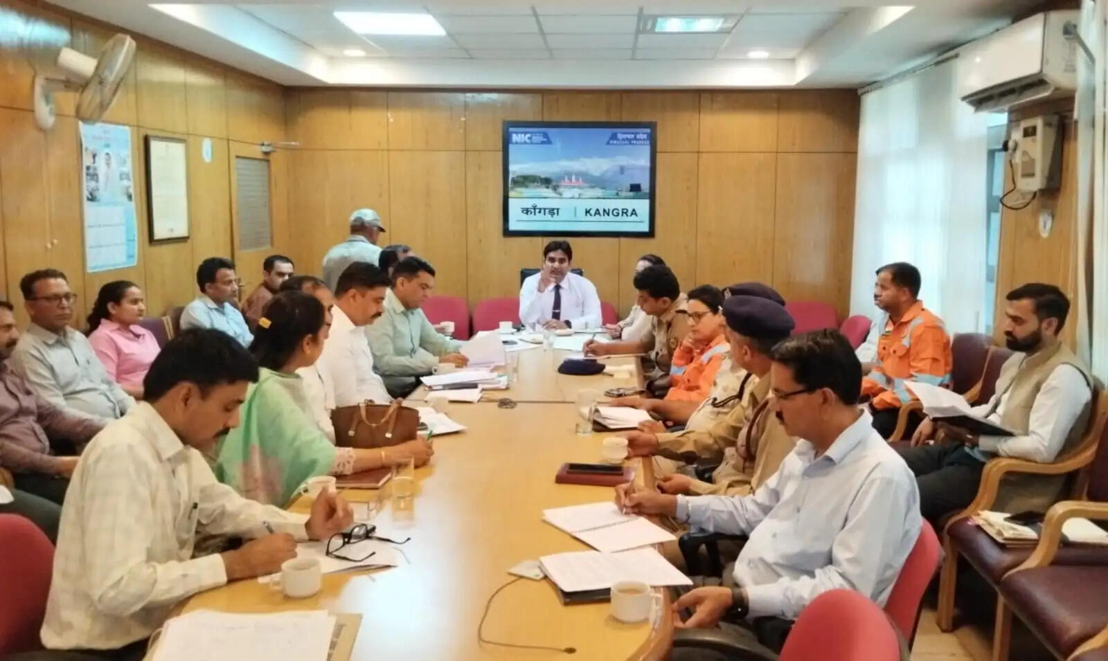 हीटवेव एवं वनाग्नि से निपटने के लिए सभी विभाग मिलकर करें कार्य : उपायुक्त