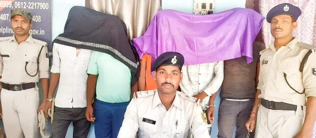 फलका थाना उपद्रव मामले में 5 गिरफ्तार, पुलिस से हथियार छीनने का आरोप
