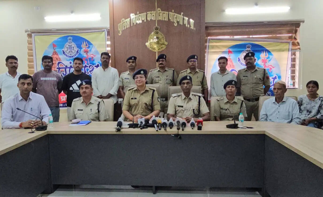 मप्र पुलिस ने दो जिलों में हुई लूट और चोरी की घटनाओं को किया खुलासा, 16 आरोपी गिरफ्तार