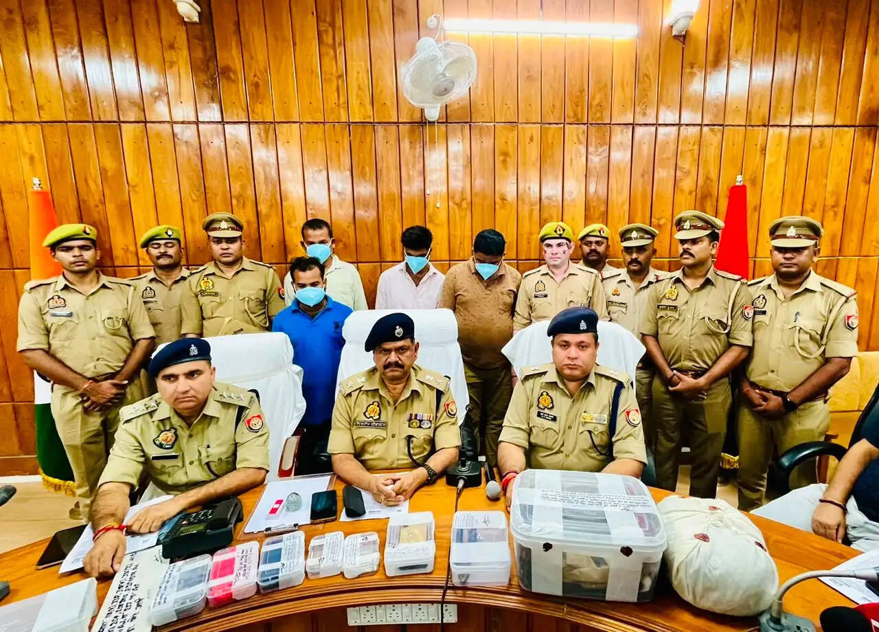 फर्जी दरोगा बनकर दुकानदारों को धमकाने वाला गिरोह के चार अपराधी गिरफ्तार