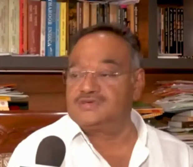जनसंख्या नियंत्रण पर विचार कर सकती है नई सरकार : शमिक भट्टाचार्य