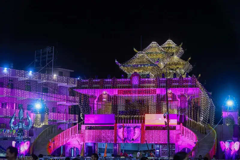 कुबेरेश्वरधामः प्राण प्रतिष्ठा के बाद श्रद्धालुओं के लिए खुला मुरली मनोहर मंदिर, दर्शन को पहुंचे हजारों श्रद्धालु