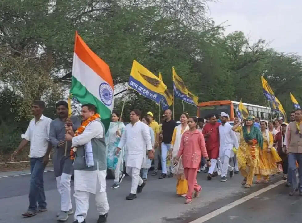 आआप के सांसद संजय सिंह की यात्रा पहुंची हाथरस