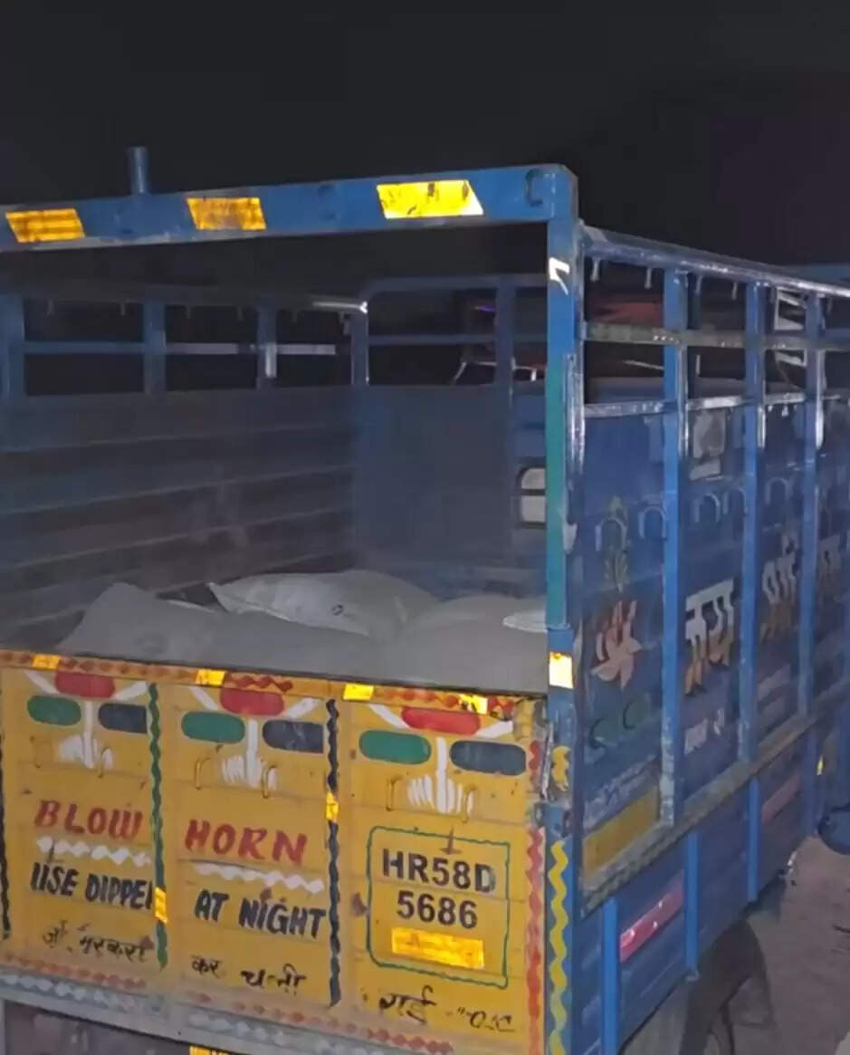 यमुनानगर: चोरी के सीमेंट बैग सहित टैंपो को पुलिस ने पकड़ा