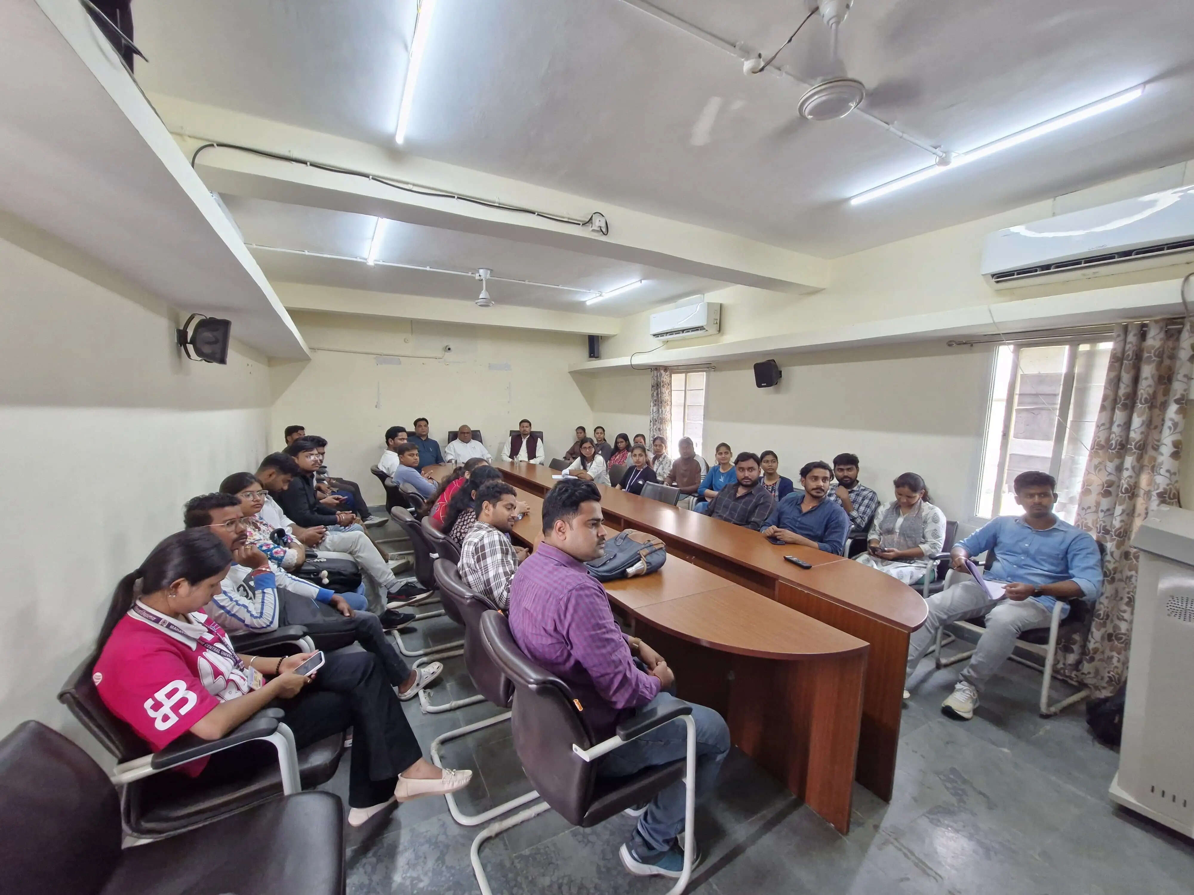 एमजीसीयू के छात्र-छात्राओ ने पोस्ट-बजट आनलाइन वेबिनार में लिया हिस्सा