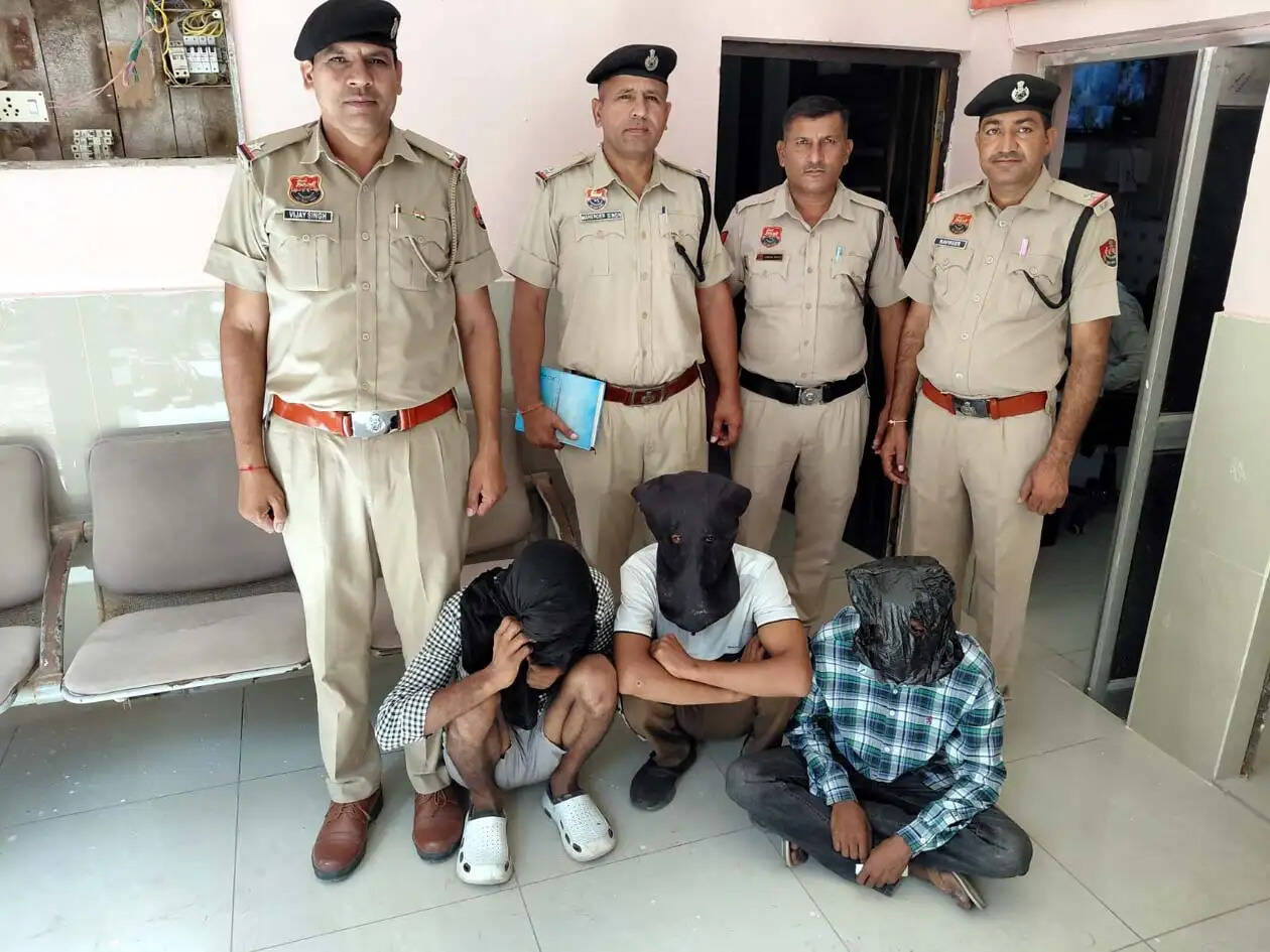 हिसार : कार्यालय का ताला तोड़कर लैपटॉप चोरी, तीन आरोपी गिरफ्तार