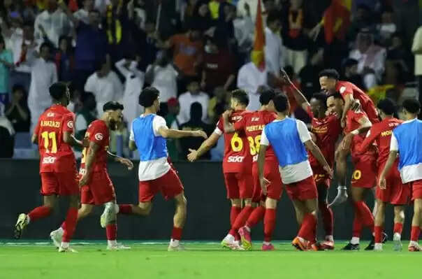 ऑबामेयांग के लेट गोल की बदौलत अल क़दीसिया ने अल नस्र को 2-1 से हराया