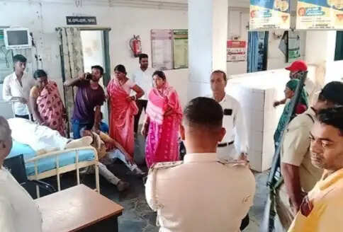 वाहन की सीधी टक्कर में एक की मौत, दो गम्भीर रूप से घायल