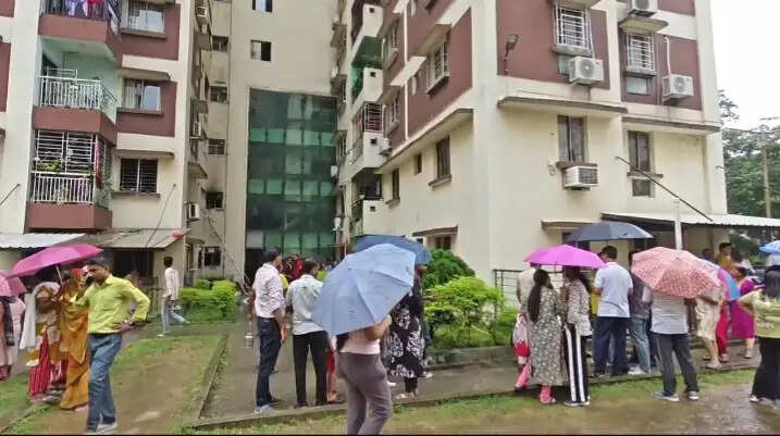 आसनसोल के बहुमंजिली इमारत में लगी आग, बड़ा हादसा टला