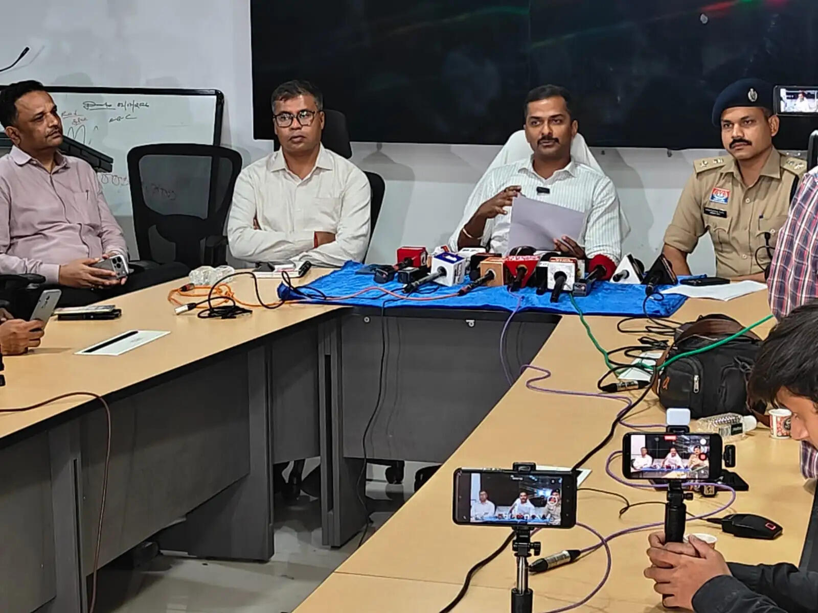 छत्तीसगढ़ में विदेशी निवेश का झांसा देकर करोड़ों की ठगी, दो महिलाएं गिरफ्तार