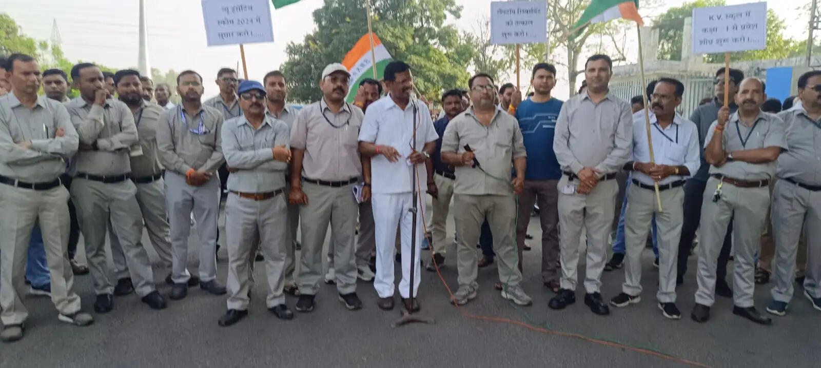 बीएचईएल प्रबंधन के खिलाफ श्रमिकों का प्रदर्शन, जल्द जेसीएम बैठक बुलाने की मांग