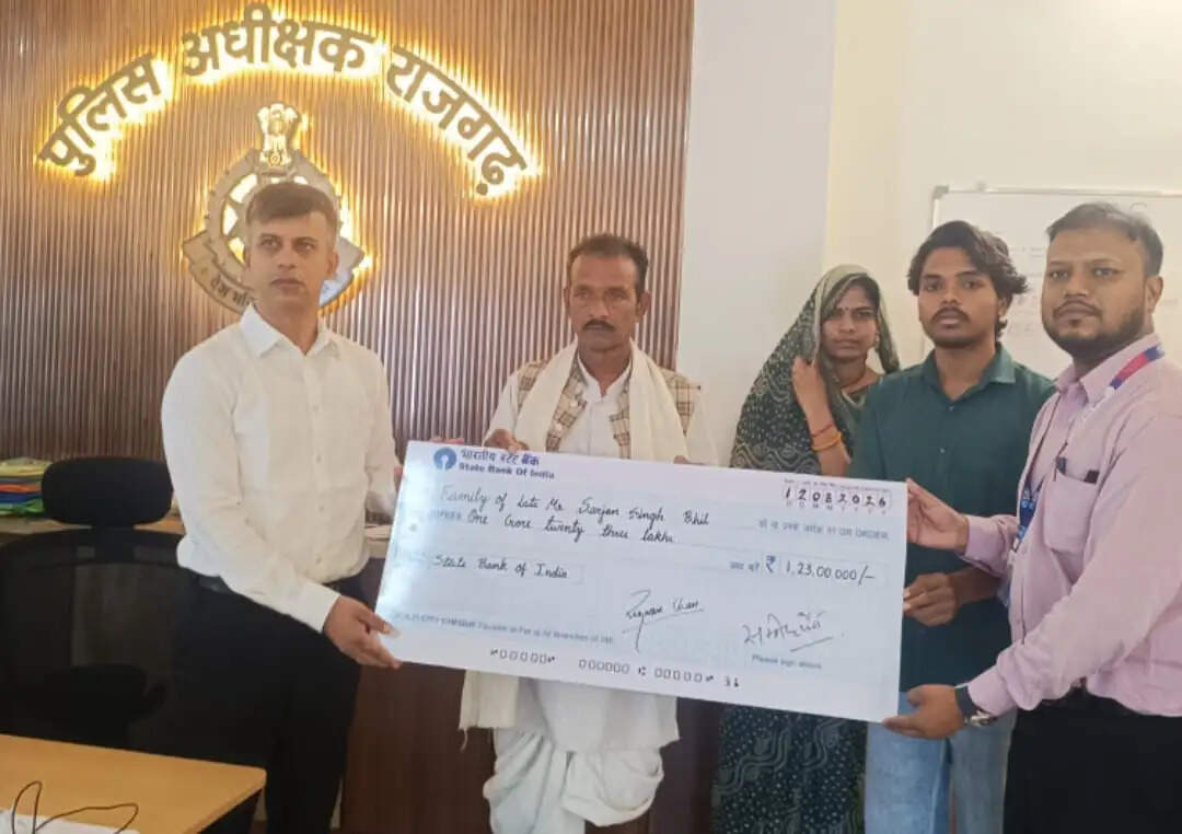 राजगढ़ःड्यूटी के दौरान जान गंवाने वाले प्रधान आरक्षक के परिवार को 1.23 करोड़ की मदद, बेटे को मिली अनुकंपा नियुक्ति