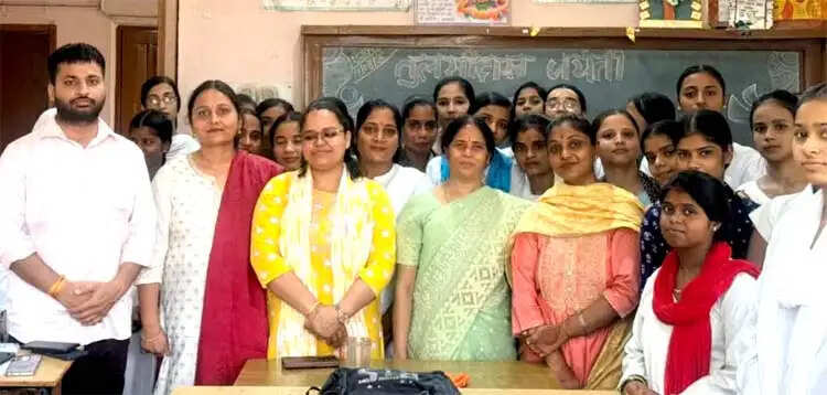 गोस्वामी तुलसीदास जयंती पर छात्राओं को साहित्य और जीवन मूल्यों की प्रेरणा