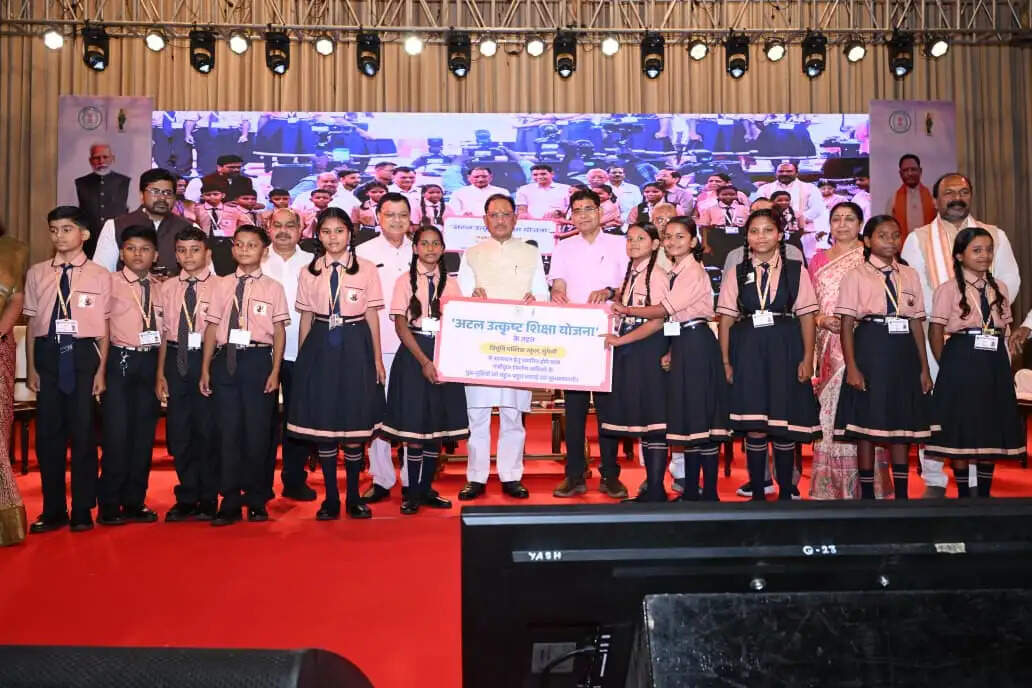ढाई वर्षों में श्रमिकों के खातों में 774 करोड़ रुपये से अधिक की सहायता : श्रम मंत्री लखन लाल देवांगन
