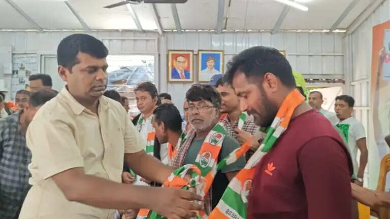 आसनसोल : तृणमूल छोड़ कांग्रेस में शामिल हुए 50 लोग