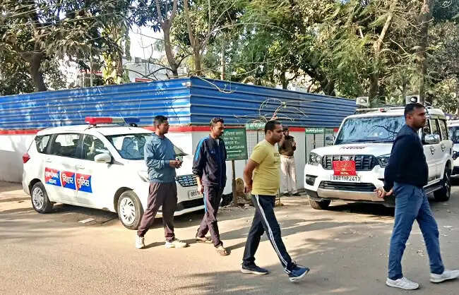 पटना में बिहार अग्निशमन सेवा के आईजी एम. सुनील नायक के आवास पर आंध्र प्रदेश पुलिस की छापेमारी