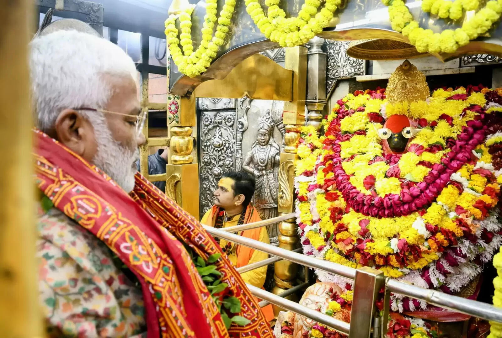 विंध्याचल धाम में जलशक्ति मंत्री ने किया दर्शन-पूजन, गंगा घाट का लिया जायजा