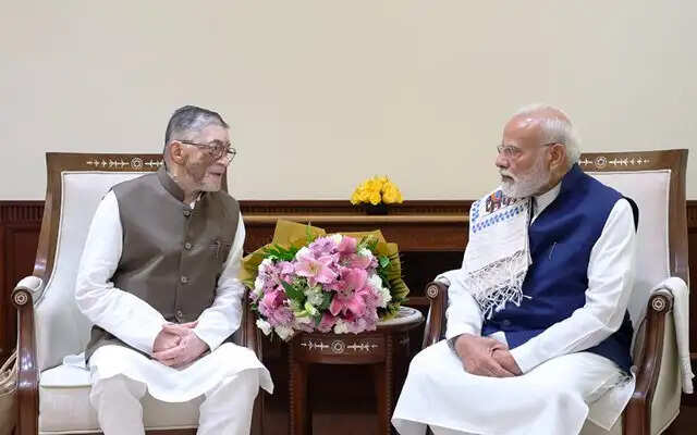 झारखंड के राज्यपाल संतोष गंगवार ने प्रधानमंत्री मोदी से की मुलाकात
