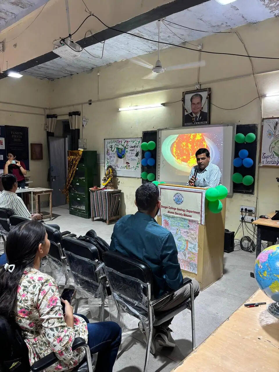 विज्ञान, विकास की अंधी दौड़ में पृथ्वी एवं पर्यावरण संरक्षण की तरफ़ जागरूक रह ध्यान दें : डॉ. राजेंद्र पुरोहित