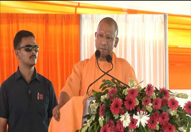 मुख्यमंत्री योगी ने गोंडा जिले में 516 करोड़ की विकास परियोजनाओं का लोकार्पण एवं शिलान्यास किया