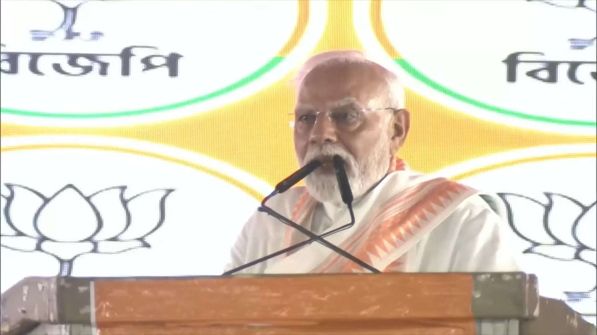 मोदी ने तृणमूल की सरकार को बताया बंगाल के विकास में बाधक, कहा- भाजपा को दें मौका