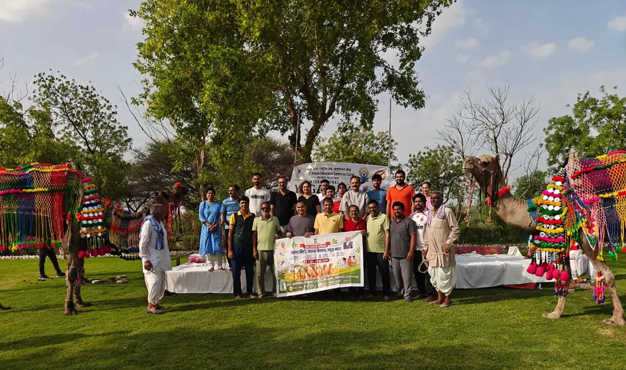 ‘खेत बचाओ अभियान’ के तहत पच्चीस गांवों का भ्रमण कर 1,650 से अधिक किसानों को किया जागरूक