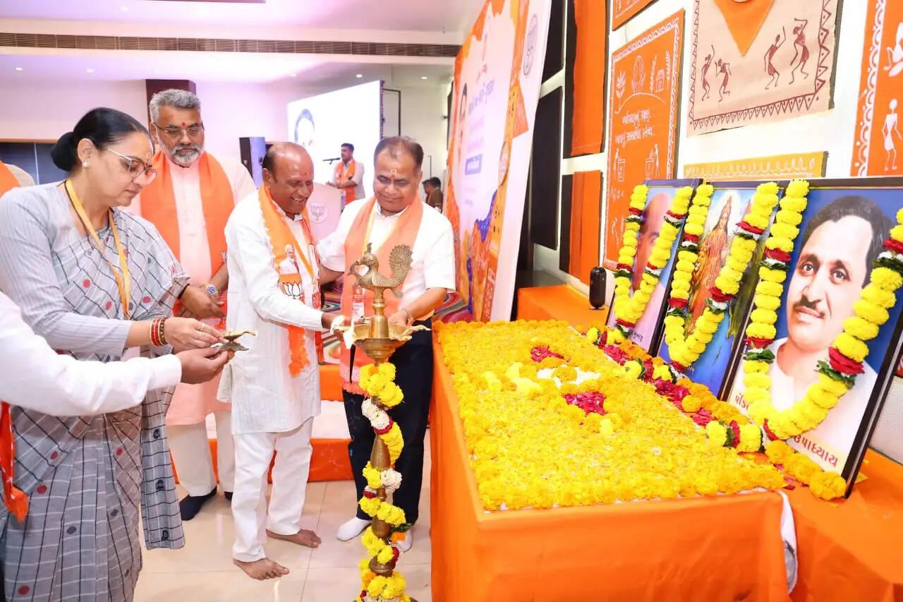 सूरत महानगर भाजपा के तीन दिवसीय प्रशिक्षण महाअभियान का शुभारंभ