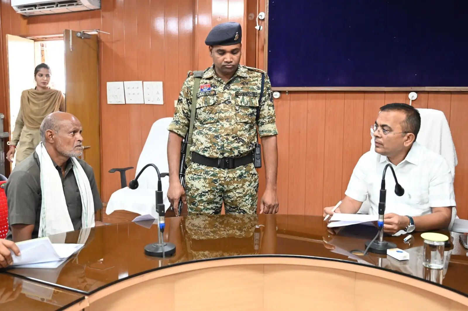 जांजगीर-चांपा: कलेक्टर ने जनदर्शन में सुनी लोगों की समस्याएं