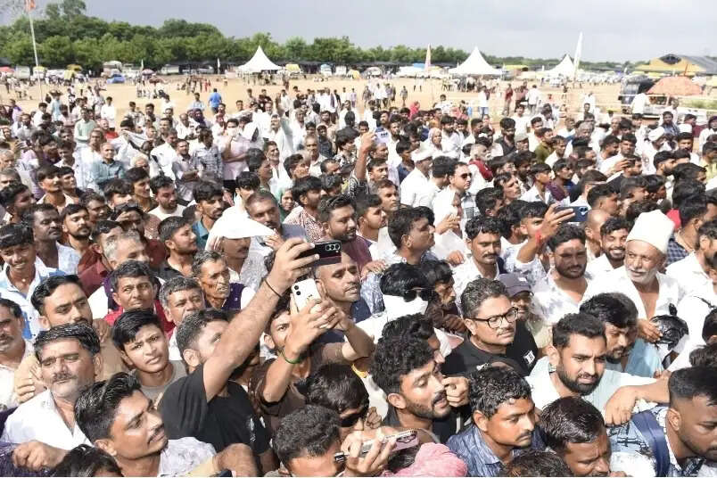 30 मिनट, 28 लड्डू और जीत का जुनून… तरणेतर मेले में बलवंत राघवाणी ने रचा अनोखा रिकॉर्ड