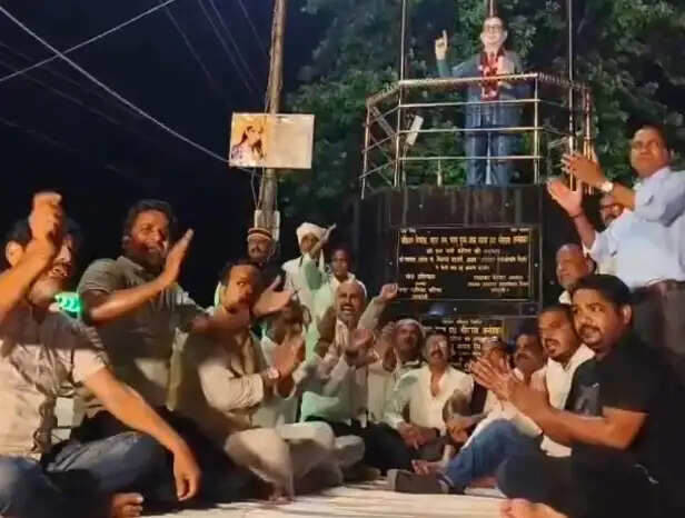 रायबरेली : राहुल गांधी व प्रियंका की गिरफ्तारी पर कांग्रेस कार्यकर्ताओं ने किया विराेध प्रदर्शन