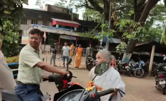 वृद्धा से साढ़े तीन लाख रुपये की छिनतई, बाइक सवार दो आरोपित फरार