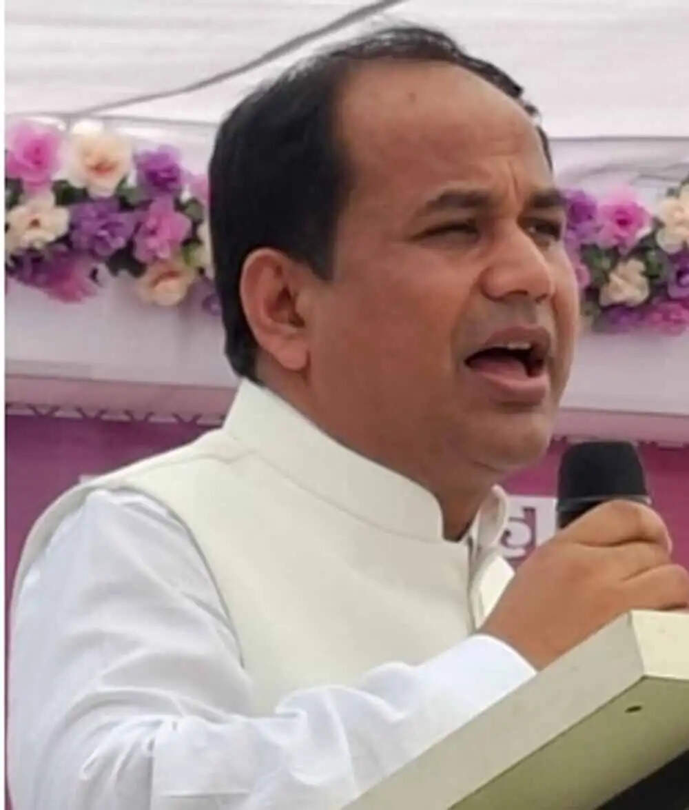 छग&nbsp;की&nbsp;राजधानी रायपुर में पेट्रोल पंपों पर लंबी कतारें, प्रशासन बोला- पर्याप्त है पेट्रोल-डीजल स्टॉक