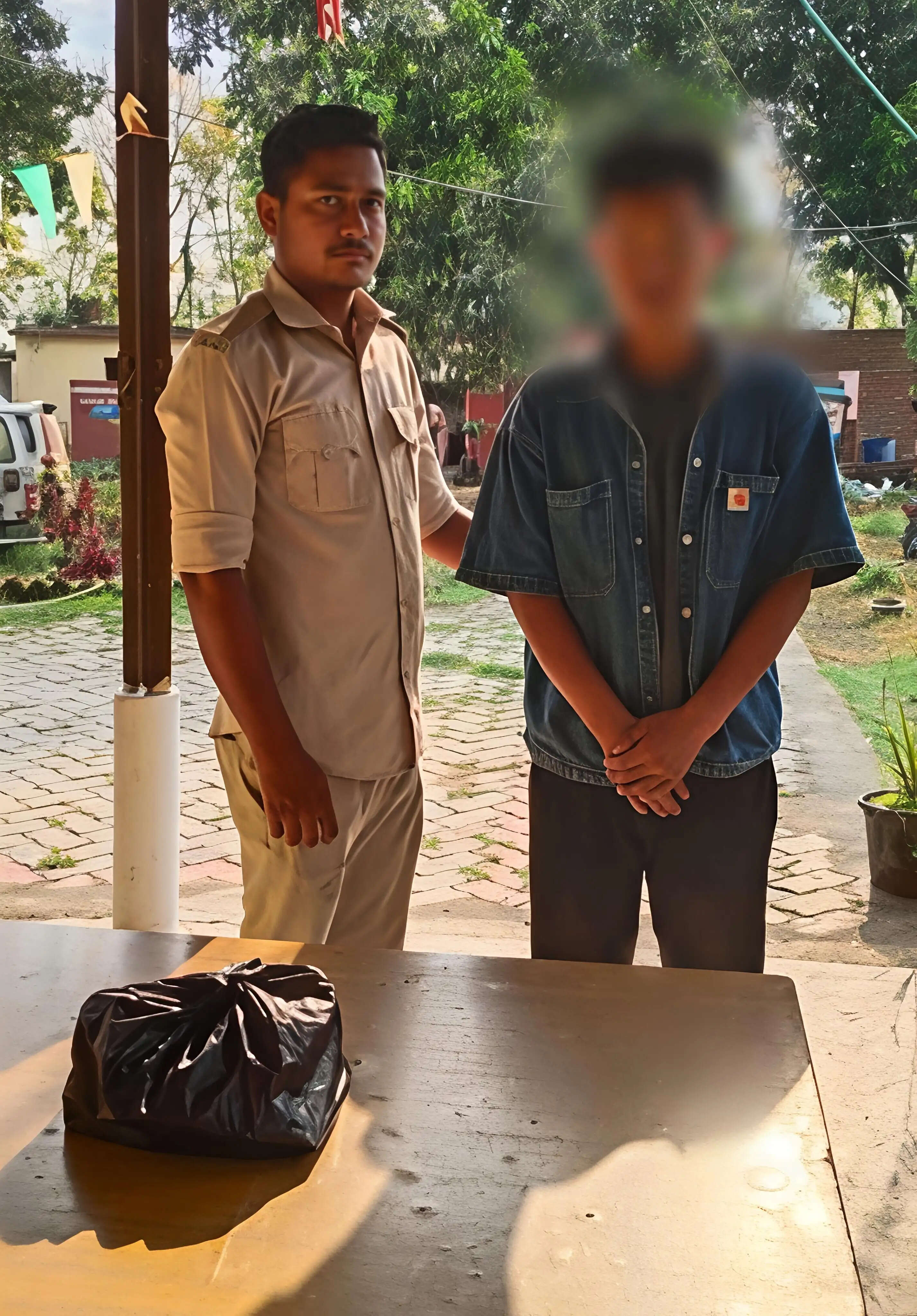 अंतरराष्ट्रीय ड्रग तस्कर गिरफ्तार, 25.56 ग्राम ब्राउन शुगर बरामद