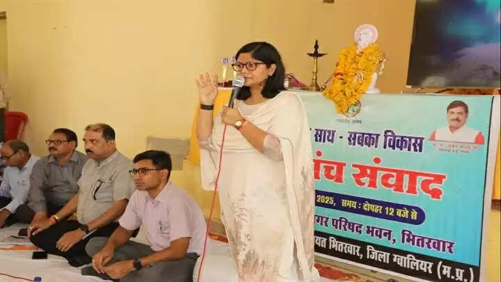 ग्वालियरः रंगहीन व मुरझाए चेहरों पर लाएंगे मुस्कान, सरपंचों ने लिया संकल्प