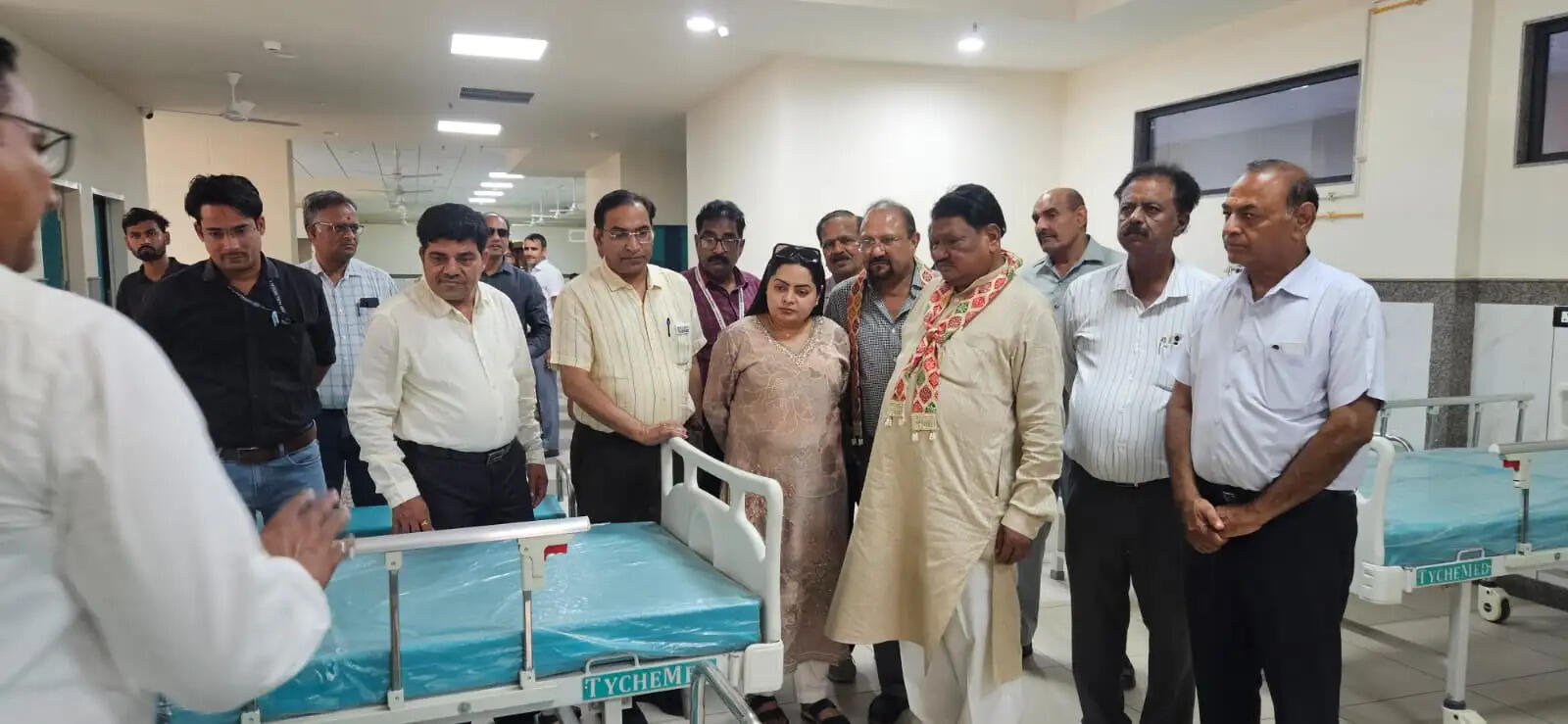 केन्द्रीय जनजाति कार्य मंत्री ने किया नवनिर्मित मेडिसिन विंग का अवलोकन