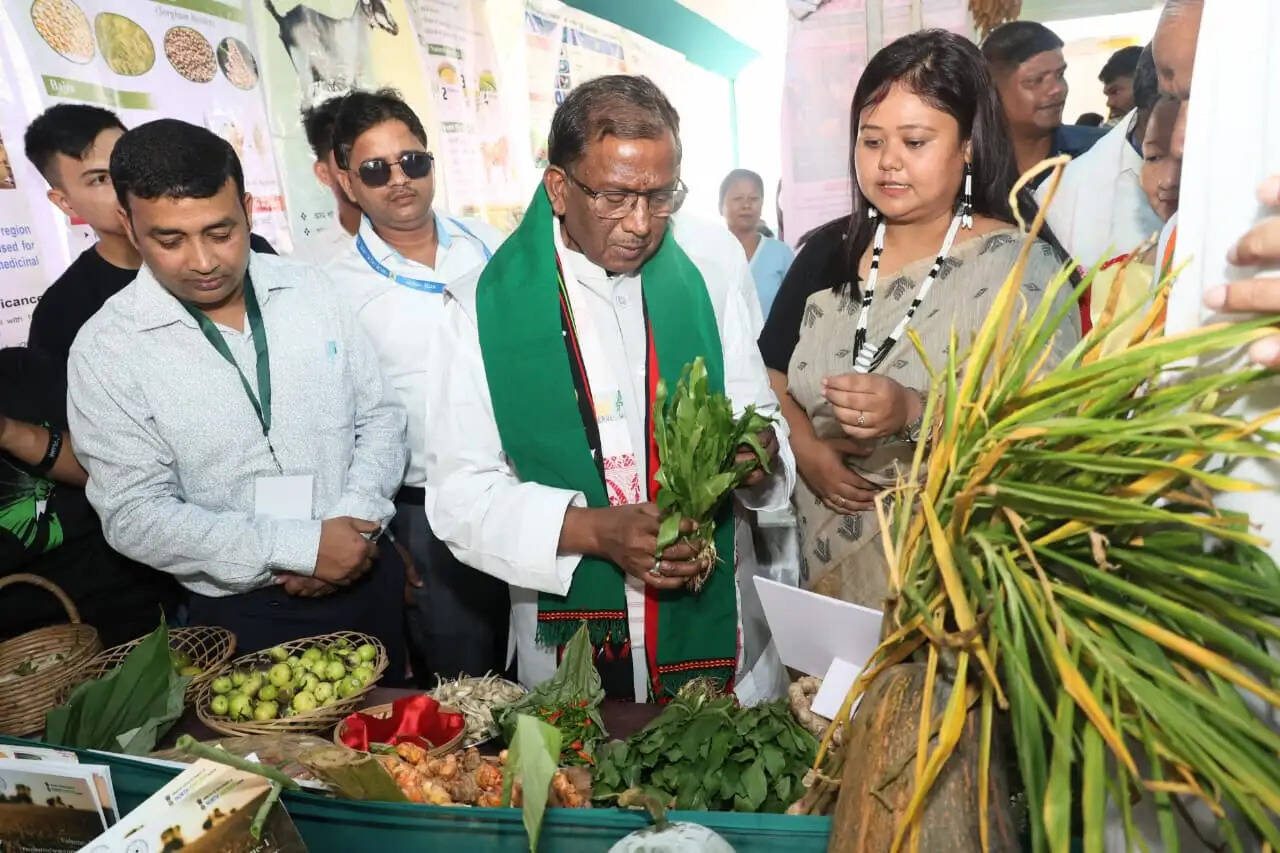 प्राकृतिक खेती को ग्रामीण समृद्धि और आत्मनिर्भरता का माध्यम बनाएं : राज्यपाल