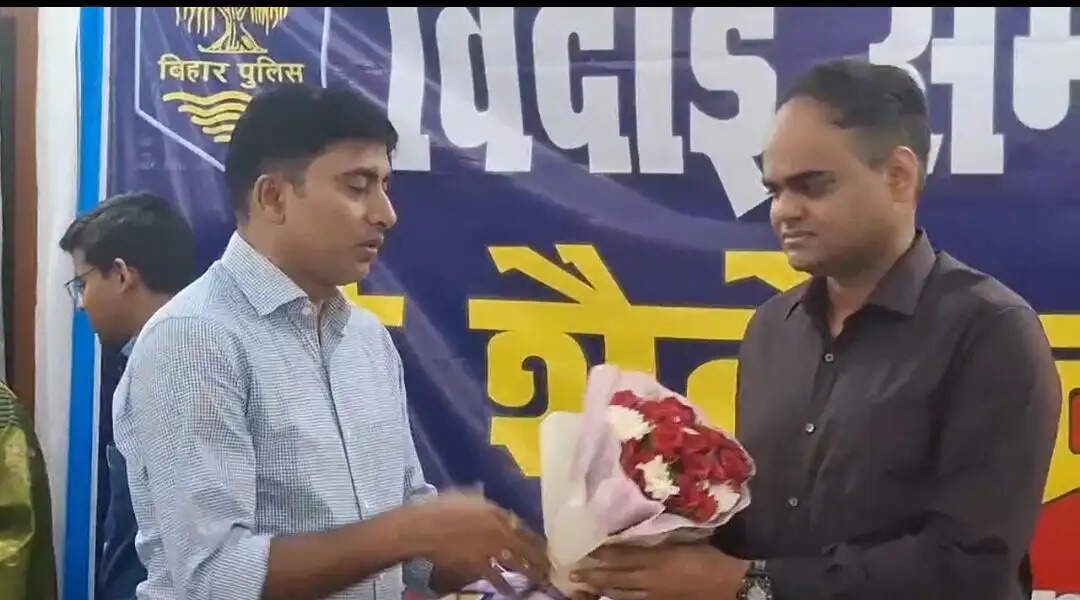 विदाई समारोह में भावुक हुए सीटी एसपी शैलेंद्र सिंह