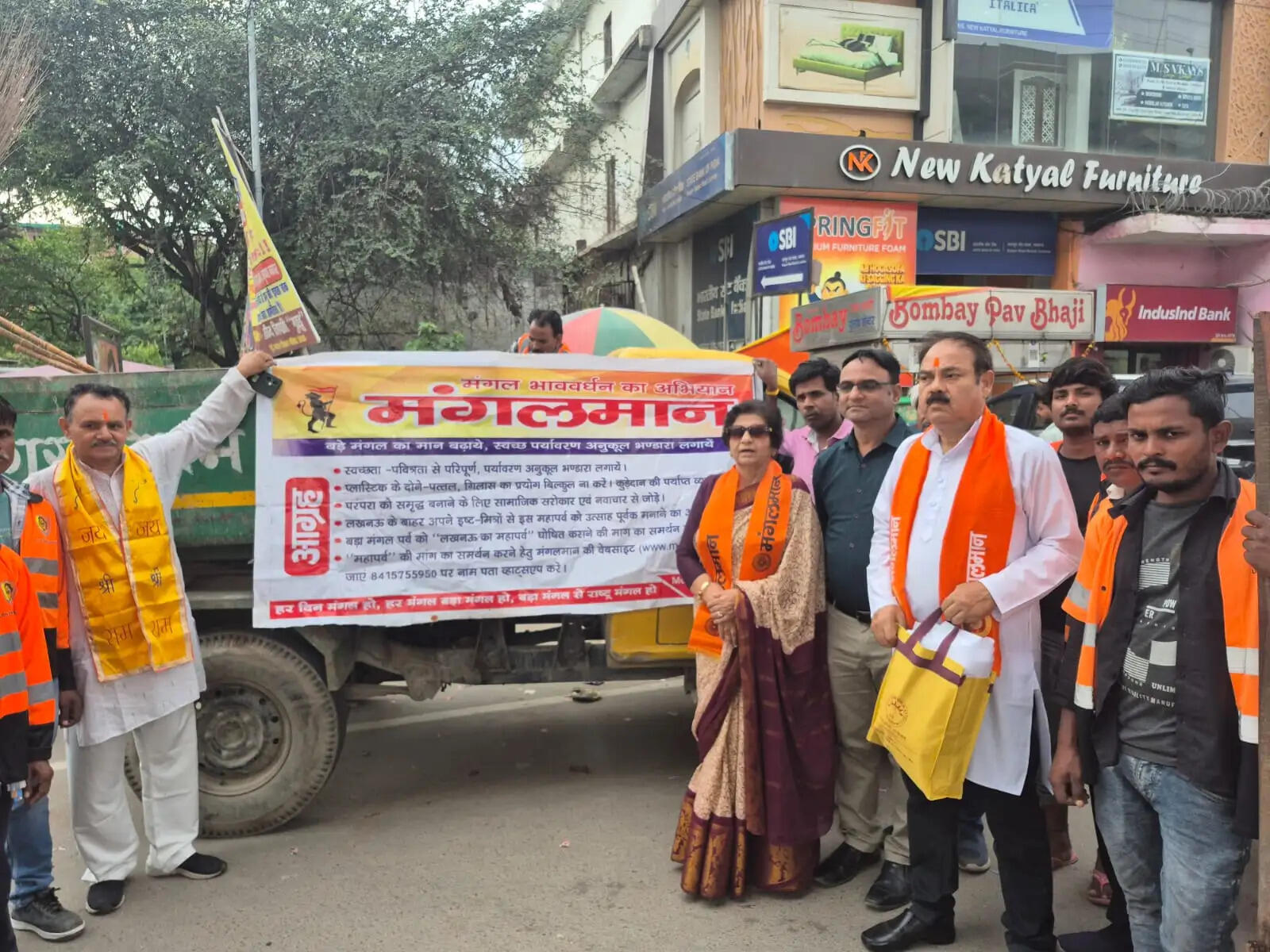बड़ा मंगल पर आस्था के साथ स्वच्छता का शंखनाद, लखनऊ की सड़कों पर उतरे मंगल दूत