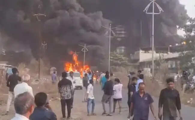 अंबरनाथ के एमआईडीसी में तीन केमिकल कंपनियों में आग लगने से हडक़ंप, कोई हताहत नहीं