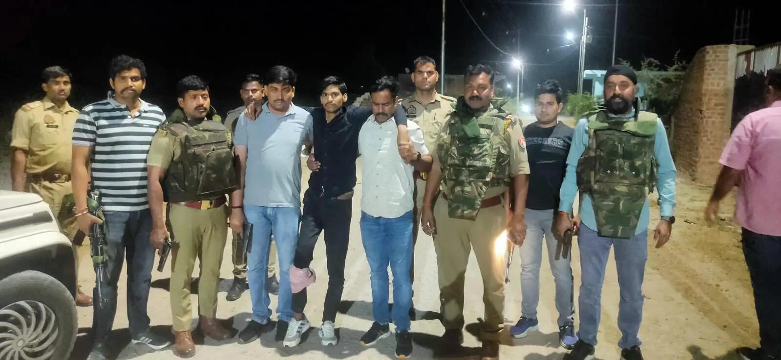 पुलिस अभिरक्षा से भागा चोरी का आरोपित मुठभेड़ में घायल