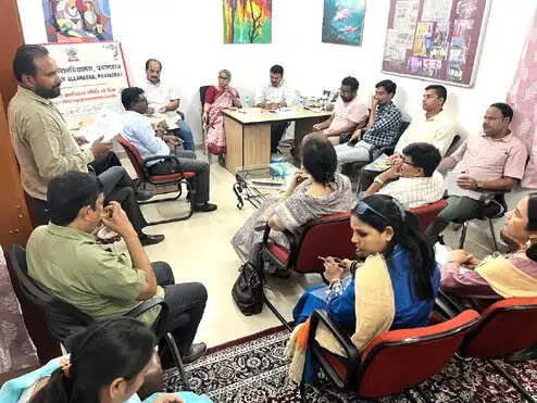 हिन्दी के माध्यम से हम ज्ञान का प्रसार ही नहीं करते, एक परम्परा भी बनाते हैं: प्रो. अजय जेटली