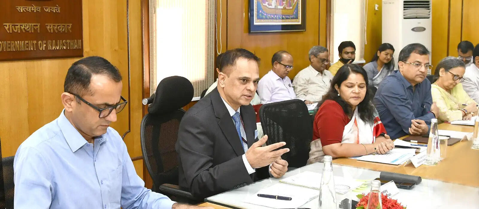 मातृ एवं नवजात स्वास्थ्य सेवाओं को और सुदृढ़ करने पर जोर, उप स्वास्थ्य केंद्रों को आशा सहयोगिनियों से जोड़ने के निर्देश