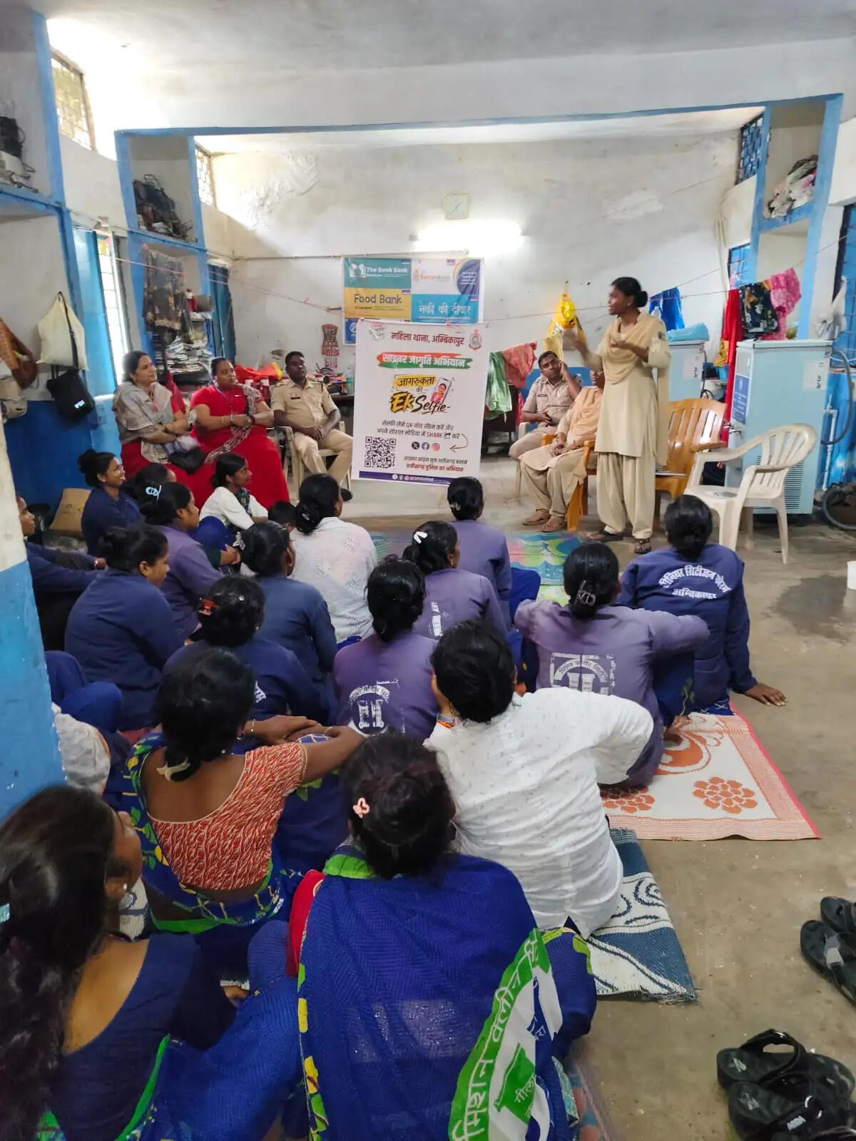 अम्बिकापुर : सेंट जेवियर स्कूल में पुलिस का साइबर जागृति अभियान, एक हजार से अधिक छात्र-छात्राओं को मिले सुरक्षा के गुर