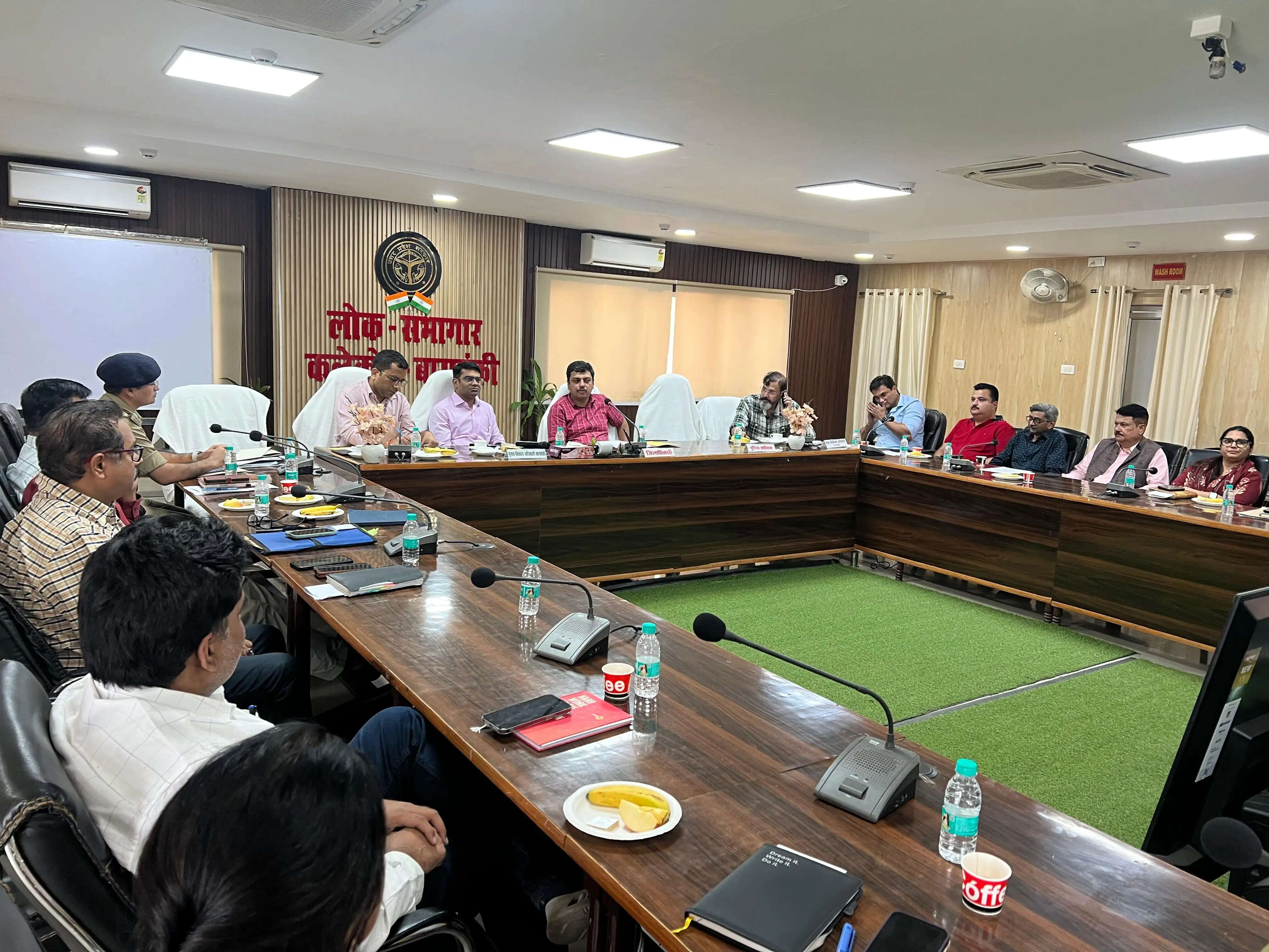 देवा मेला-2026 की तैयारियों को लेकर डीएम ने की बैठक, सुरक्षा और स्वच्छता पर जोर,