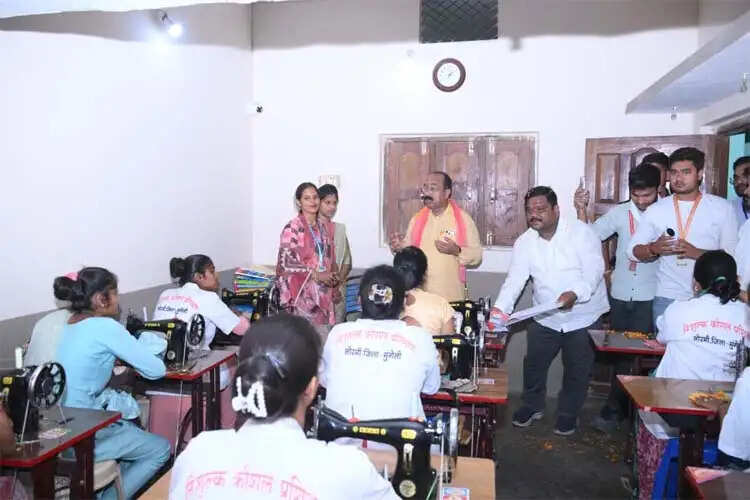 शिक्षा के साथ कौशल विकास से बढ़ता है आत्मविश्वास : अरुण साव
