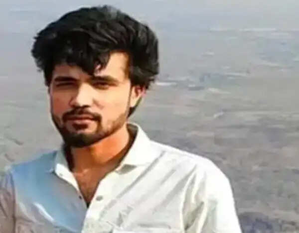 इंदौर में तेज रफ्तार डंपर ने बाइक सवार युवक को रौंदा, मौके पर ही मौत