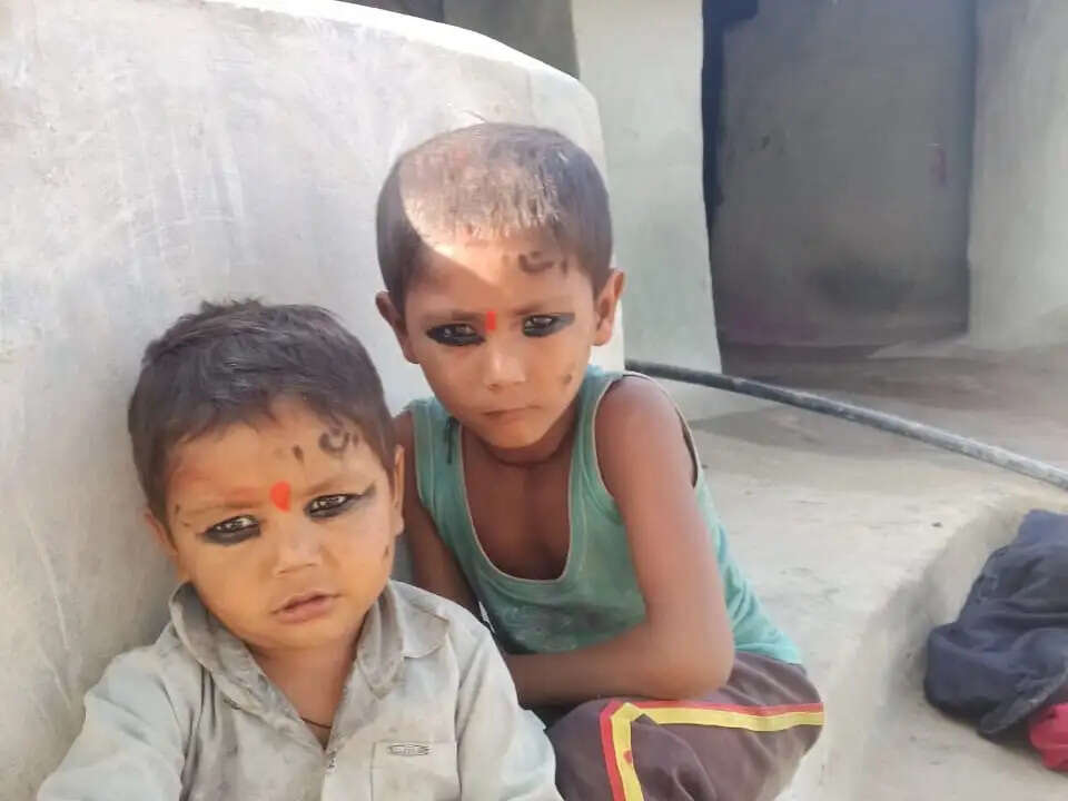 बांदा : पानी में डूबने से नहीं सिर की चोटाें से हुई थी दोनों मासूम भाइयों की मौत, नौ लोगों पर हत्या का मुकदमा दर्ज