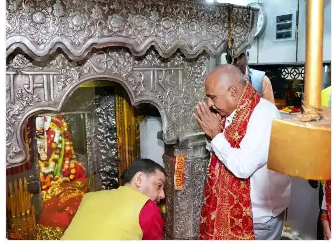 मैहरः भाजपा प्रदेशध्यक्ष ने मां शारदा के दर्शन कर प्रदेश के सुख समृद्धि हेतु की मंगल कामना